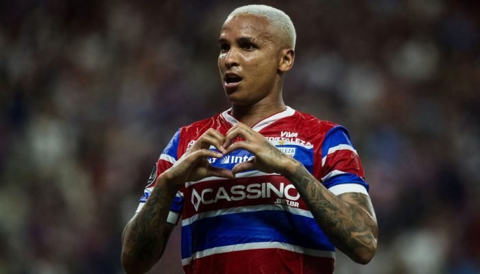 Fortaleza-goleia-Colo-Colo-e-entra-na-zona-de-classificacao-da.jpeg Fortaleza goleia Colo-Colo e entra na zona de classificação da Libertadores