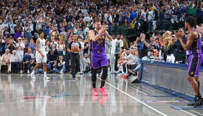 GM dos Mavericks diz que 'não sabia que Doncic era tão importante para a torcida'