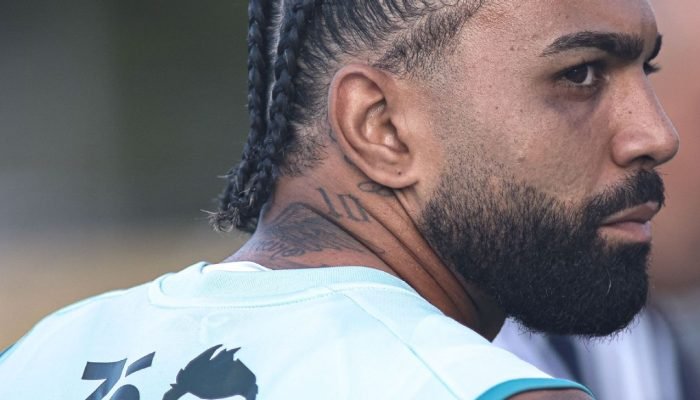 Gabigol-rebate-Roger-Flores-por-fala-sobre-paixao-ao-futebol.jpeg Gabigol rebate Roger Flores por fala sobre 'paixão' ao futebol: 'Olha quem está falando...'