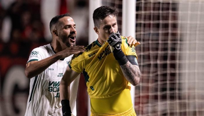 Goias-bate-o-Atletico-GO-em-classico-e-segue-lider-da.jpeg Goiás bate o Atlético-GO em clássico e segue líder da Série B