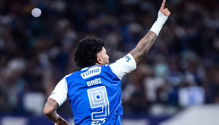 Jardim explica Gabigol no banco e revela 'palavras mágicas' que disse ao atacante