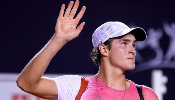 João Fonseca leva virada de Cobolli, perde no tie-break após ter match point e cai na estreia em Halle