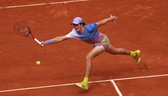 João Fonseca perde por 3 sets a 0 e dá adeus a Roland Garros