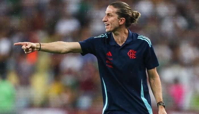 Joel Santana dá nota 8 a Filipe Luís no Flamengo: 'Difícil é continuar lá em cima'