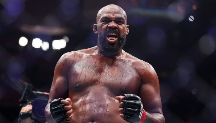 Jon Jones praticamente 'oficializa' volta ao UFC após aposentadoria