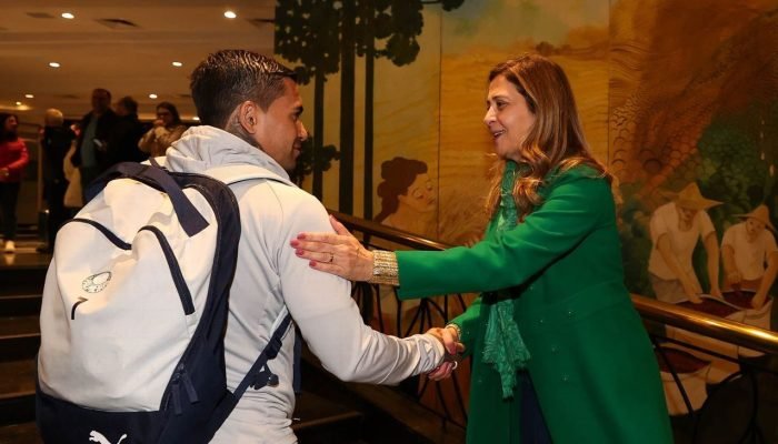 Leila evita comentar saída de Dudu do Cruzeiro e espera vitória na Justiça