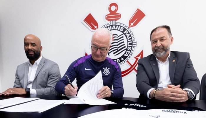 Liberado para estrear no Corinthians, Dorival Júnior manda recado à torcida