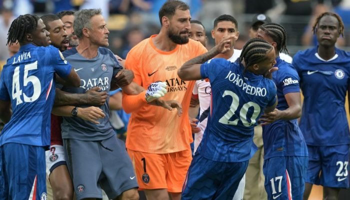 Luis-Enrique-agride-Joao-Pedro-apos-derrota-do-PSG-para.jpeg Luis Enrique agride João Pedro após derrota do PSG para Chelsea no Mundial