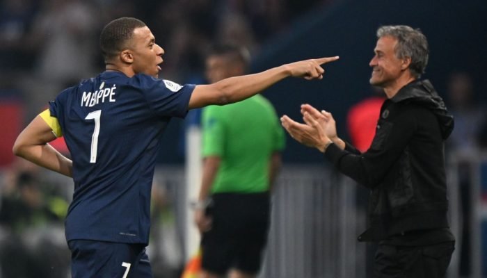 Luis-Enrique-se-irrita-com-perguntas-sobre-Mbappe-Nao-falo.jpeg Luis Enrique se irrita com perguntas sobre Mbappé: 'Não falo do passado'