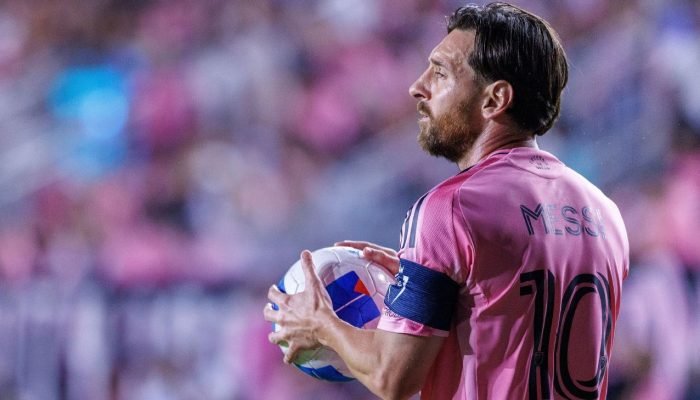 Mascherano se defende: 'É impossível não depender de Messi'