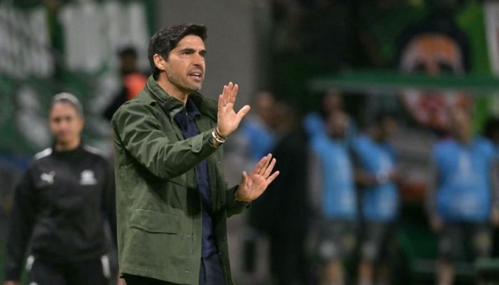 Meu-empresario-esta-aqui-Abel-responde-sobre-renovacao-com-Palmeiras.jpeg 'Meu empresário está aqui?': Abel responde sobre renovação com Palmeiras