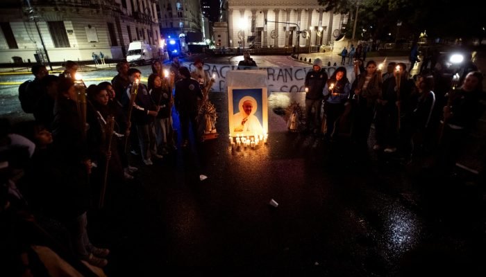Missa-em-Buenos-Aires-em-26-04-25_REUTERS-Mariana-Nedelcu.jpeg Missa-em-Buenos-Aires-em-26-04-25_REUTERS-Mariana-Nedelcu.jpeg