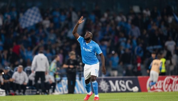 Napoli-vence-Cagliari-em-noite-de-golacos-e-e-campeao.jpeg Napoli vence Cagliari em noite de golaços e é campeão italiano