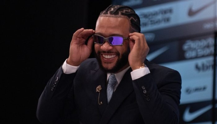 Neto-questiona-diaria-de-R-9-mil-que-Corinthians-paga.jpeg Neto questiona diária de R$ 9 mil que Corinthians paga a Depay: 'É justo com clube que deve R$ 2,5 bilhões?'