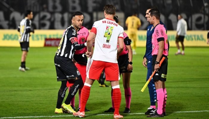 Neymar-corta-perguntas-sobre-renovacao-com-Santos-e-da-prazo.jpeg Neymar corta perguntas sobre renovação com Santos e dá prazo para decisão