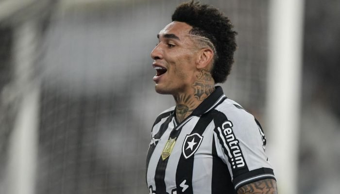 No adeus ao Botafogo, Igor Jesus prevê sucesso na Premier League: 'Vou me dar bem'