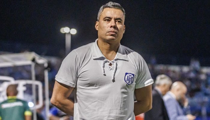 O 'clima de Copa do Mundo' que virou mantra no Avaí na Série B