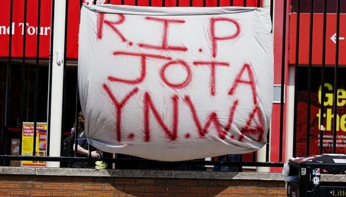 O que diz a música da torcida do Liverpool para Diogo Jota