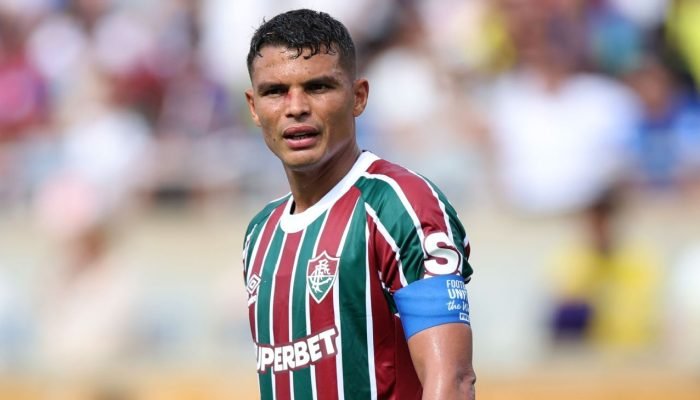 Os laços que fazem Thiago Silva analisar até sub-15 do Chelsea