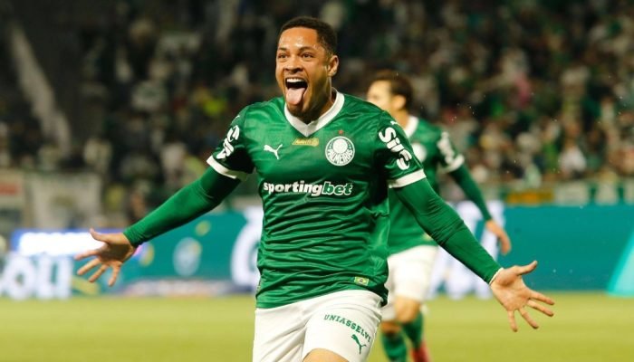 Palmeiras-faz-com-Vitor-Roque-nos-acrescimos-tira-invencibilidade-do.jpeg Palmeiras faz com Vitor Roque nos acréscimos, tira invencibilidade do São Paulo e retoma liderança do Brasileirão
