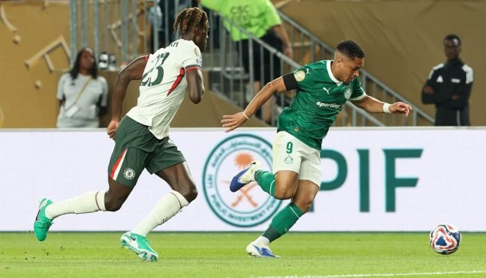 Palmeiras não vai pagar bônus ao Barcelona por Vitor Roque com queda no Mundial