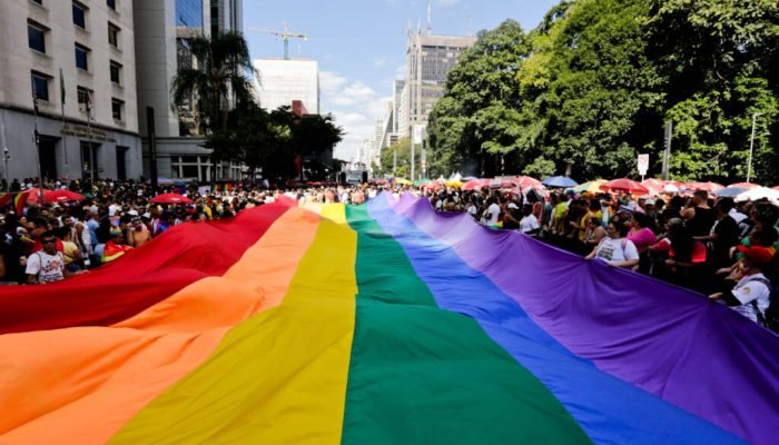Parada-do-Orgulho-LGBT-SP-em-2023_foto-de-Jose-Cordeiro-SPTuris.jpg Parada-do-Orgulho-LGBT-SP-em-2023_foto-de-Jose-Cordeiro-SPTuris.jpg