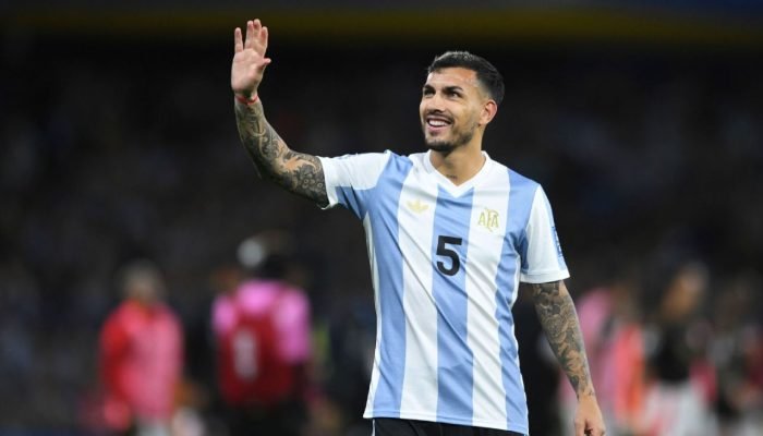 Paredes-campeao-do-mundo-com-a-selecao-da-Argentina-volta.jpeg Paredes, campeão do mundo com a seleção da Argentina, volta ao Boca Juniors