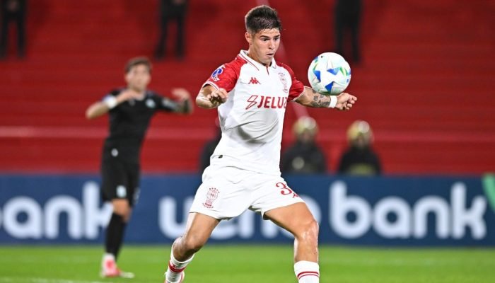 Pellegrino pode tirar título histórico do Platense após 'erguer' o clube