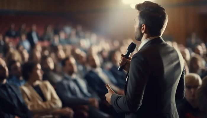 Pessoa-fazendo-um-discurso-em-um-evento.jpg