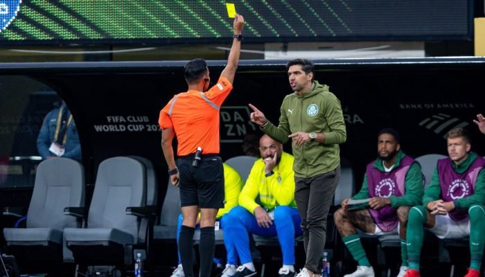 Por-que-Abel-explodiu-contra-arbitragem-e-como-isso-explica.jpeg Por que Abel 'explodiu' contra arbitragem (e como isso explica 3º lugar em grupo)