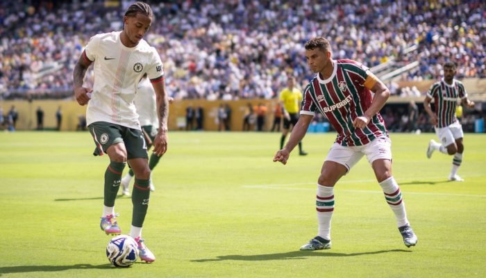 Por que Chelsea pode contratar João Pedro no Mundial e brasileiros não?