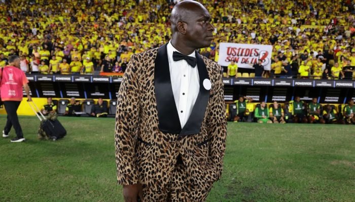 Por que detalhe em terno maluco fez técnico ser multado pela Conmebol