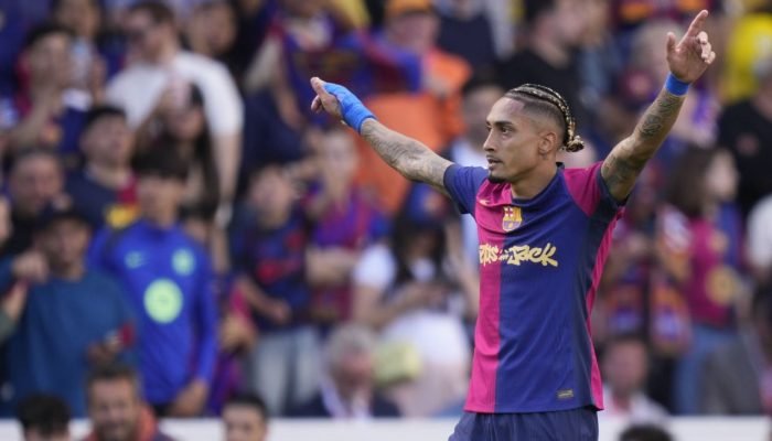 Raphinha desabafa sobre polêmica após entrevista a Romário