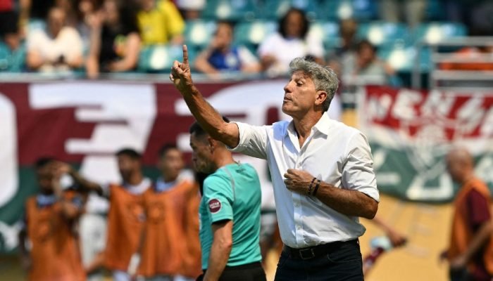 Renato-Gaucho-Melhor-sofrer-e-classificar-do-que-jogar-bonito.jpeg Renato Gaúcho: 'Melhor sofrer e classificar do que jogar bonito e perder'