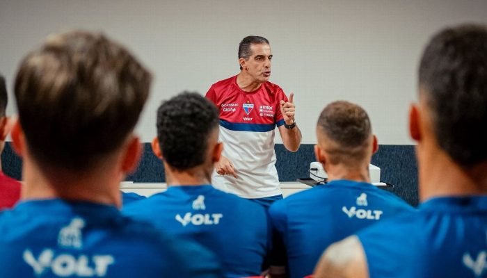 Renato-Paiva-e-apresentado-no-Fortaleza-e-rebate-rotulo-de.jpeg Renato Paiva é apresentado no Fortaleza e rebate rótulo de 'retranqueiro'
