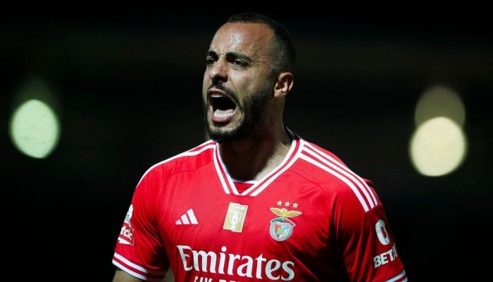 Renato Paiva faz alerta sobre Arthur Cabral no Botafogo: 'Não é outro Igor Jesus'