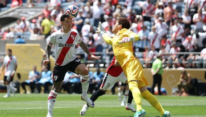 River-Plate-domina-Urawa-Reds-aproveita-falha-bizarra-de-zagueiro.jpeg River Plate domina Urawa Reds, aproveita falha bizarra de zagueiro e vence no Mundial