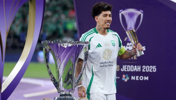 Roberto Firmino desabafa após título do Al Ahli: 'Passei por um deserto'