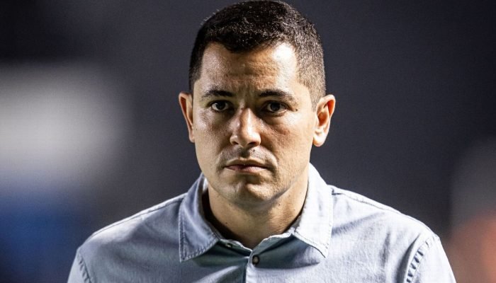 Santos-CEO-cobra-mudancas-e-deve-apresentar-pedido-de-demissao.jpeg Santos: CEO cobra mudanças e deve apresentar pedido de demissão