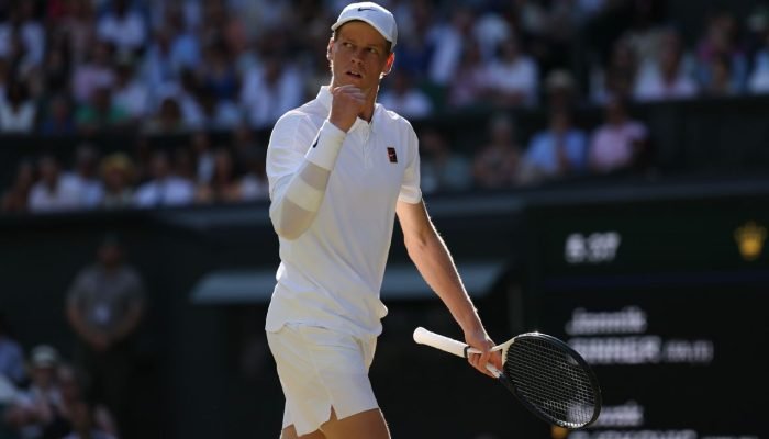 Sinner atropela Djokovic e fará final de Wimbledon contra Alcaraz