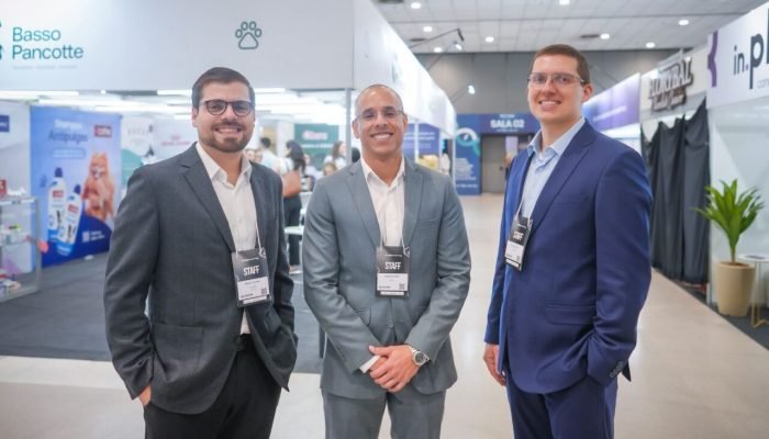 Thales-Altieri-Mikael-Cattani-e-William-Adami-Gestores-da-VetConnection-2025-scaled.jpeg