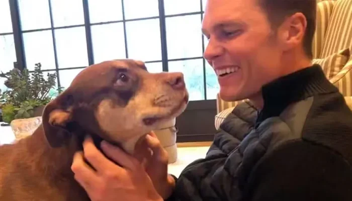 Tom-Brady-e-cachorra-Junie-.webp.webp