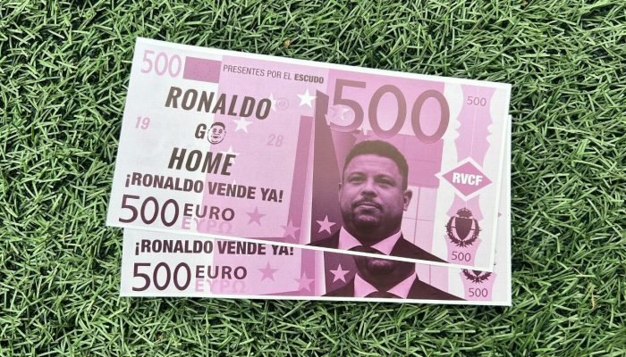Torcida do Valladolid atira notas de dinheiro com cara de Ronaldo 'Fenômeno'