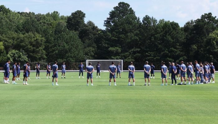 Treino-do-PSG-no-Mundial-tem-minuto-de-silencio-para.jpeg Treino do PSG no Mundial tem minuto de silêncio para Diogo Jota