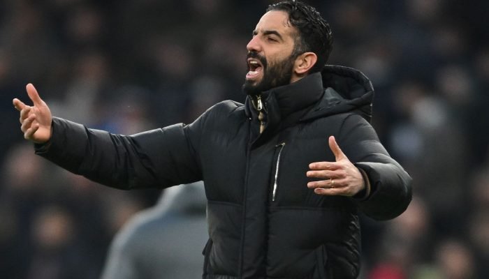 United-corta-custos-e-tecnico-paga-ingressos-do-proprio-bolso.jpeg United corta custos, e técnico paga ingressos do próprio bolso para familiares de comissão técnica irem à final da Liga Europa