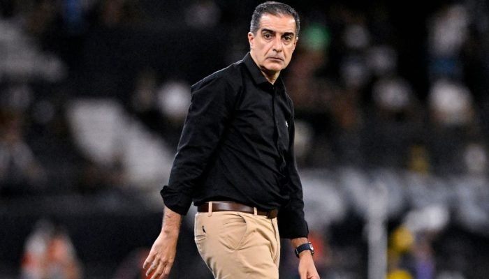 Universidad de Chile assume liderança e ameaça Botafogo de eliminação na Libertadores