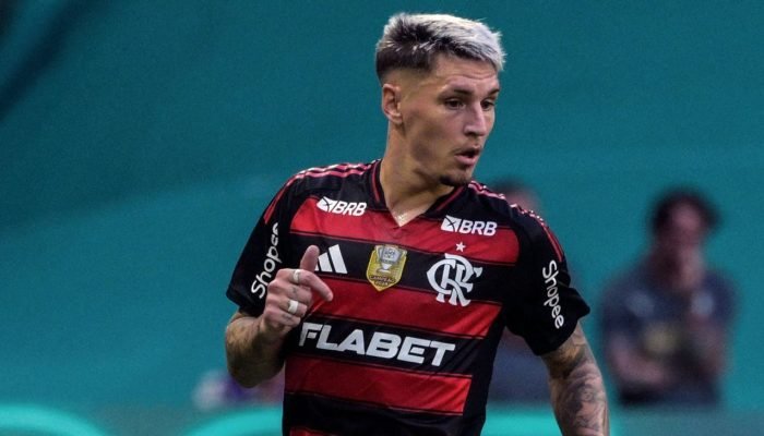 Varela é sincero sobre renovação com o Flamengo: 'Não sei o que vai acontecer'