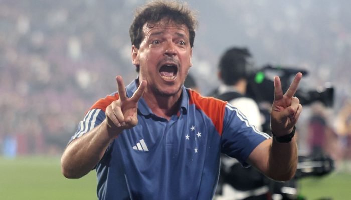 Vasco acerta com Fernando Diniz até 2026; veja quem chega com técnico e o que pesou em negócio