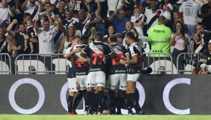 Vasco-atropela-Fortaleza-com-dois-de-Vegetti-e-deixa-Z-4.jpeg Vasco atropela Fortaleza com dois de Vegetti e deixa Z-4 do Brasileirão