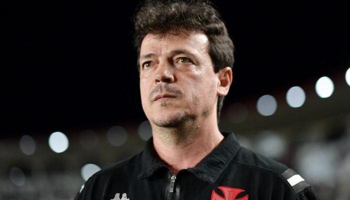 Vegetti se derrete e diz que Fernando Diniz já mudou Vasco